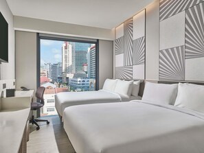Habitación Deluxe, 2 camas matrimoniales | Minibar, decoración personalizada, muebles diferentes y escritorio 