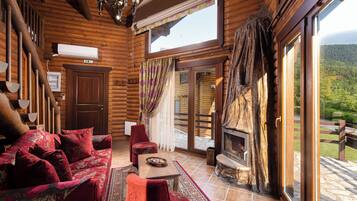 Luxury Chalet | 2 bedrooms, desk, free cots/infant beds, free WiFi
