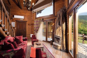 Luxury Chalet | 2 bedrooms, desk, free cribs/infant beds, free WiFi