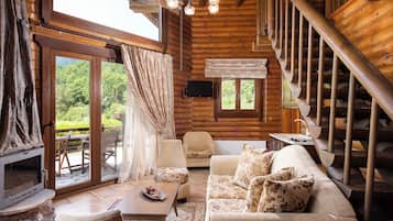Basic Chalet | 2 bedrooms, desk, free cribs/infant beds, free WiFi