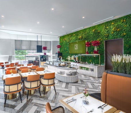 Daily buffet breakfast for a fee