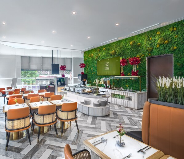 Daily buffet breakfast for a fee - Hotel Mi Rochor (Singapore)