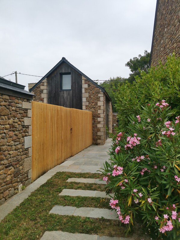 Enceinte de lâhĂ©bergement