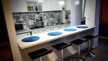 Fridge, microwave, stovetop, coffee/tea maker