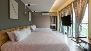 Comfort Quadruple Room | WiFi (free), individually furnished - Masquerade (Jiaoxi)