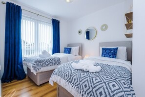 4 室のベッドルーム、アイロン / アイロン台、WiFi、ベッドシーツ