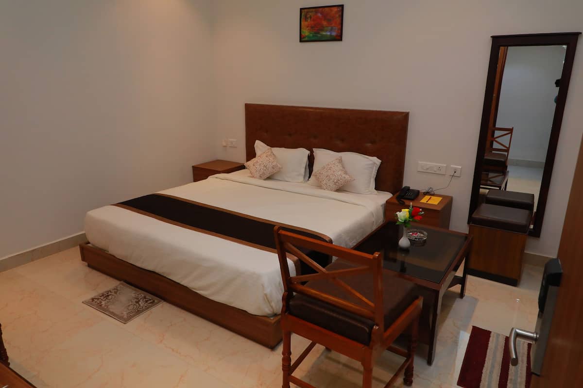 Deluxe kamer | 1 slaapkamer, lakens van Egyptisch katoen, luxe beddengoed, een bureau