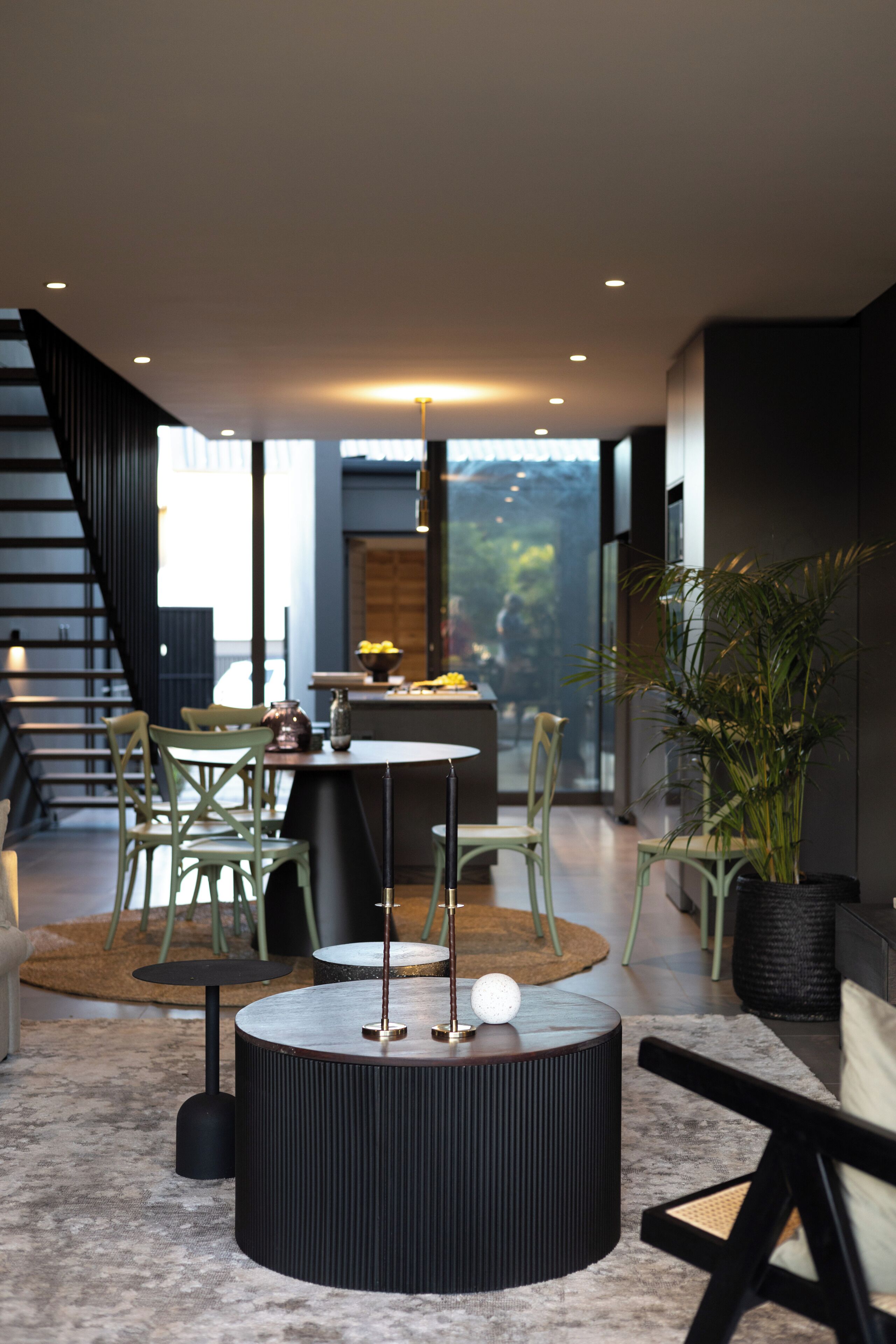 Luxury House | Living area | Flat-screen TV, Netflix, streaming services