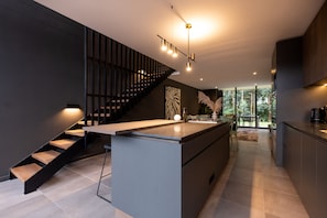 Grand-Haus | Eigene Küche | Kühlschrank, Mikrowelle, Ofen, Herdplatte
