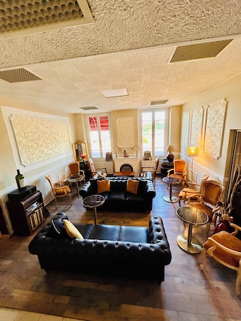 TV. Hôtel De Champagne