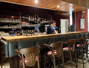 10 bars/lounges
