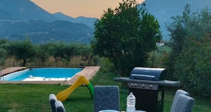 Villa immersa nella natura con tenda glamping