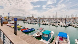 A marina with numerous boats docked, a wooden pier, and a clear sky. - Escape at Les Sables d'Olonne Harbour – Sleeps 4 (Les Sables-d´Olonne)