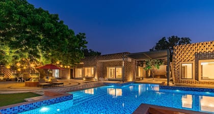 Stayvista @ The Brick House w/ Private Pool & Lawn