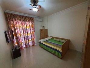 3 habitaciones, tabla de planchar con plancha, wifi y ropa de cama 
