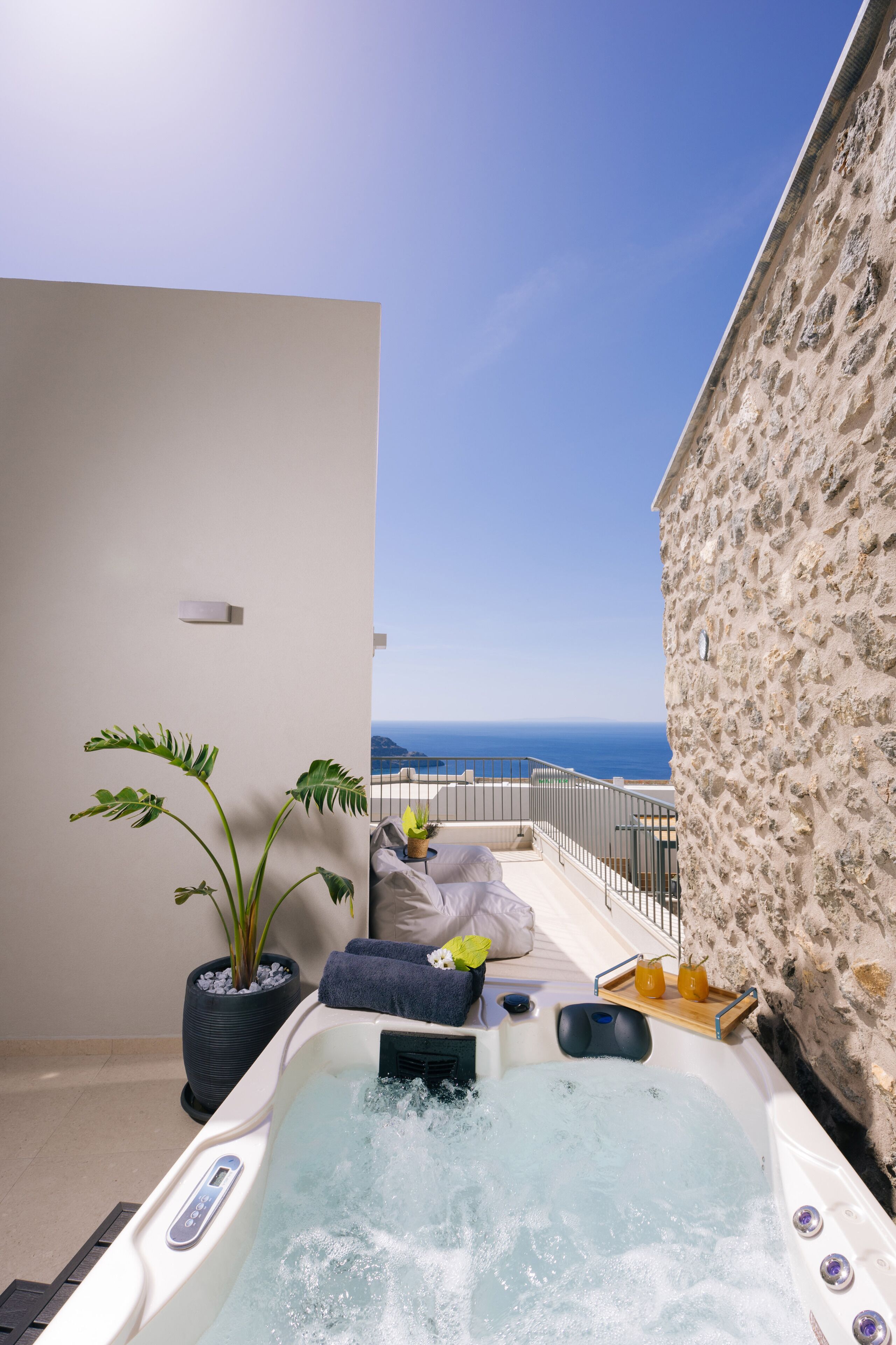 Maisonette 1 Bedroom Sea View with Hot Tub, Zoe | Whirlwanne