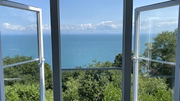 Superior Twin Room, Ensuite, Sea View (Framboise Super King /) | Individually decorated, individually furnished, free WiFi, bed sheets