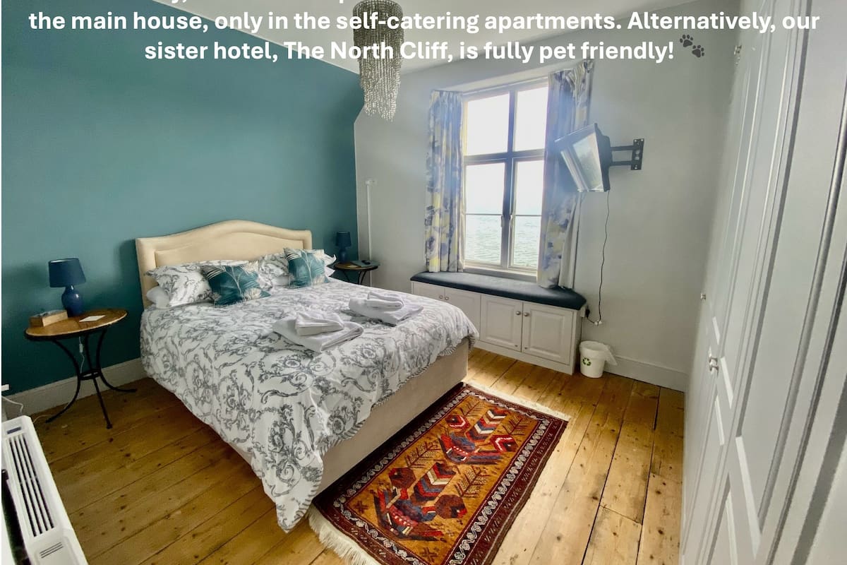 Superior Double Room, Ensuite, Sea View (Turquoise) | Individually decorated, individually furnished, free WiFi, bed sheets