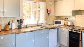 Deluxe Stüdyo, Banyolu/Duşlu, Deniz Manzaralı (Self Catering Garden) | Özel mutfak | Elektrikli su ısıtıcısı