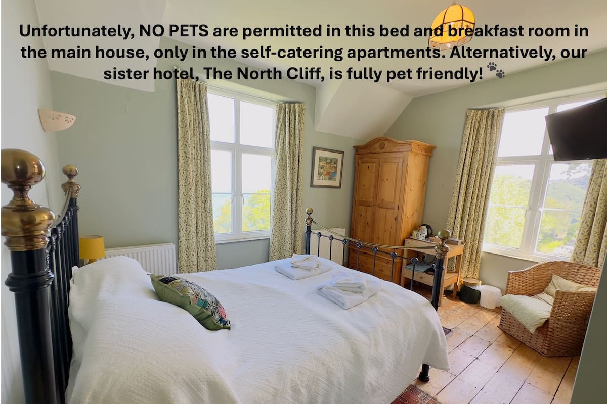 Luxury Double Room, Ensuite, Sea View (Vert/Or) | Individually decorated, individually furnished, free WiFi, bed sheets
