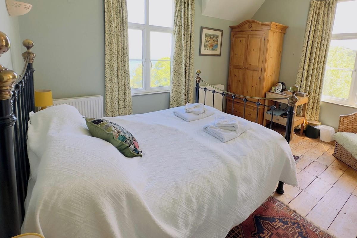 Luxe tweepersoonskamer, en-suite badkamer, uitzicht op zee (Vert/Or) | Individueel gedecoreerd, individueel gemeubileerd, gratis wifi