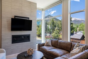 Smart TV, fireplace - Minutes from Frisco Main Street, 3 Balconies with Panoramic Mountain Views (Frisco)
