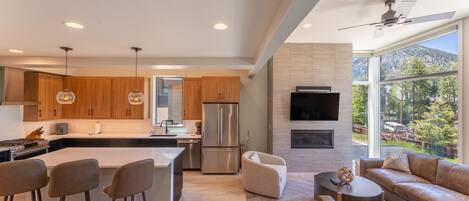 冷蔵庫、電子レンジ、オーブン、コンロ