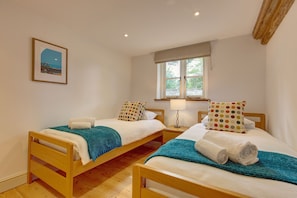 3 slaapkamers, een strijkplank/strijkijzer, gratis wifi, beddengoed