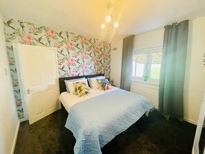 3 bedrooms, iron/ironing board, free WiFi - Mitchell Apartment (Coatbridge)