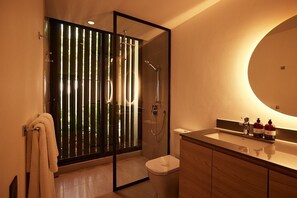 تجهيزات دش، مجففات شعر، مناشف، صابون
