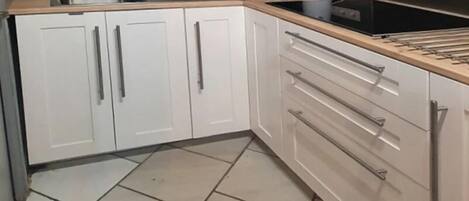 冰箱、微波炉、烤箱、炉灶