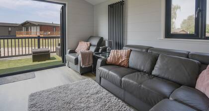 Oakwood 2 @ Pinewood Retreat