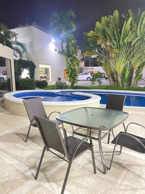 Kolam renang outdoor