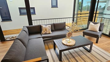 Silver Moon | Coin séjour | TV connectée de 50 pouces avec chaßnes par cùble, télévision