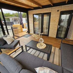 Silver Moon | Living area | 50-inch Smart TV with cable channels, TV - Holiday Dream - Oaza Mira Resort (Pakostane)