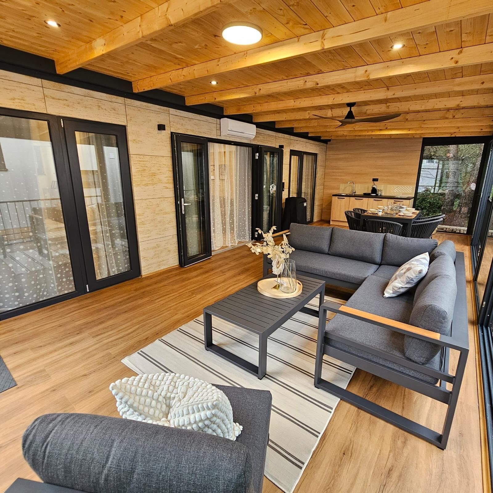 TV connectée de 50 pouces avec chaînes par câble, télévision