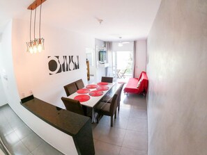 公寓 | 2 間臥室、免費無線上網、床單