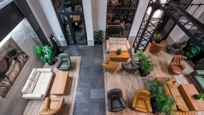 Lobby sitting area - Bridge Hotel (Tbilisi)