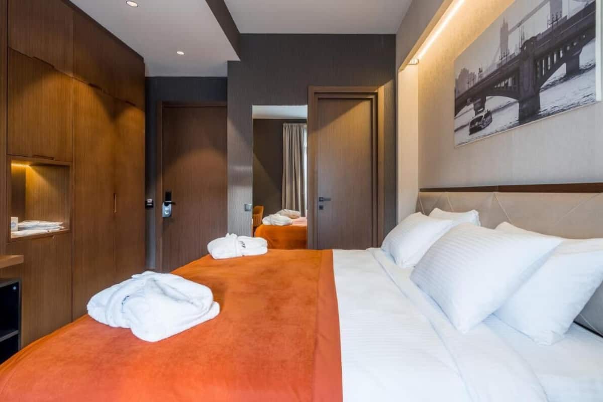 Standard Room, 1 Double Bed | 1 bedroom, desk, laptop workspace, soundproofing