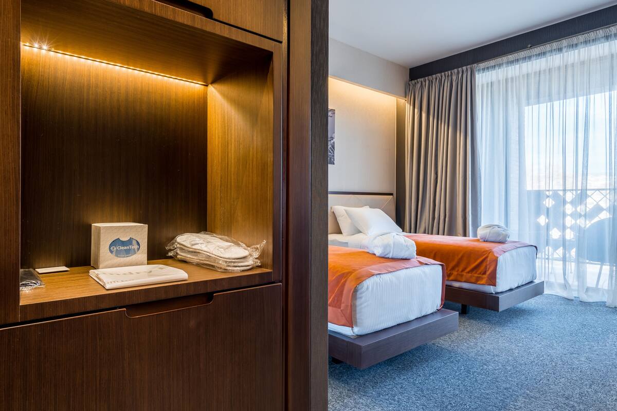 Superior-Doppel- oder -Zweibettzimmer