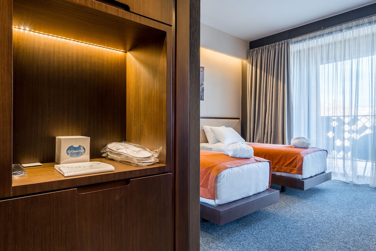 Superior Double or Twin Room | 1 bedroom, desk, laptop workspace, soundproofing