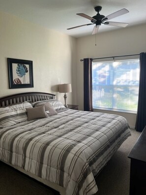 4 habitaciones, tabla de planchar con plancha, wifi y ropa de cama 