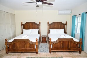 1 bedroom, in-room safe, iron/ironing board, free WiFi - Buki Ocean View-τρία,1 B/R, Sleeps 4
UNDERGOING RENOVATIONS DUE TO THE HURRICANE (Whitehouse)