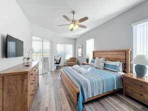 5 Schlafzimmer, Schreibtisch, Bügeleisen/Bügelbrett, Reisekinderbett