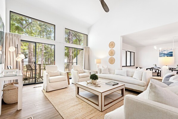 Smart TV - Oceanfront, 4 BR/5 BA, EV Charging, Super Stylish (Hilton Head Island)