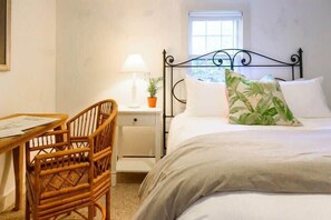2 Schlafzimmer, Schreibtisch, Bügeleisen/Bügelbrett, Reisekinderbett