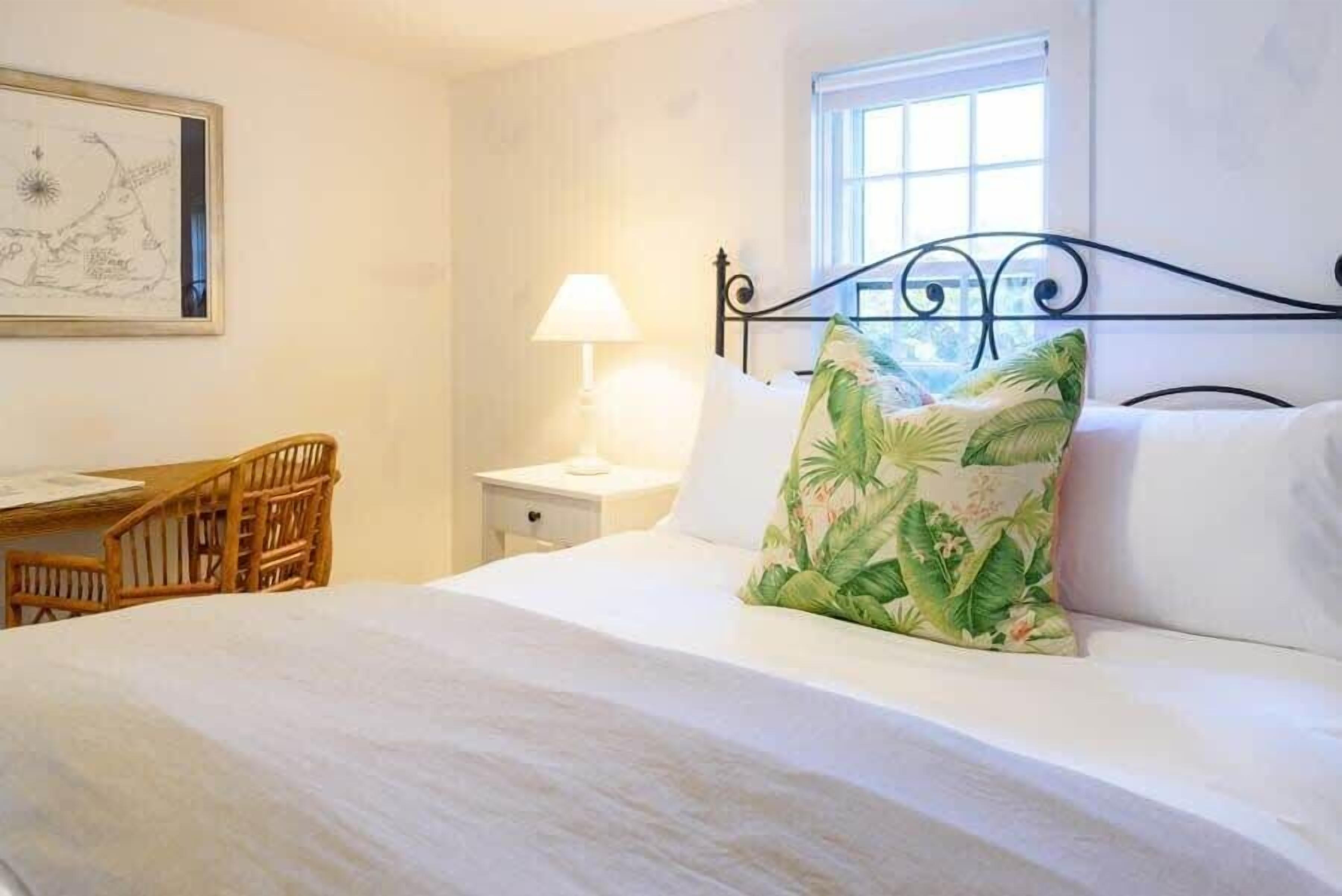 2 bedrooms, desk, iron/ironing board, travel crib