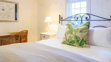 2 bedrooms, desk, iron/ironing board, travel crib