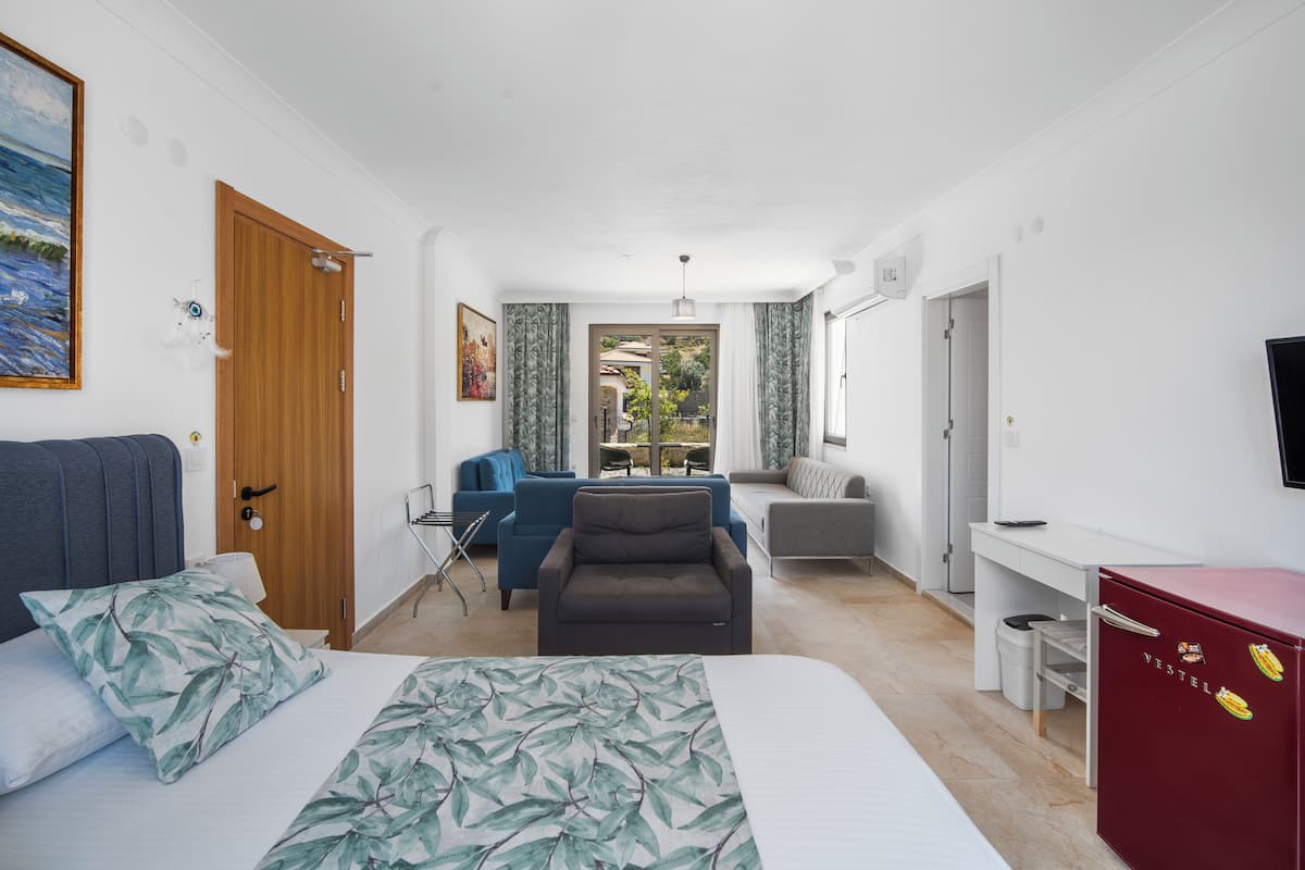 Suite Deluxe | 1 habitación, artículos del minibar gratis y ropa de cama