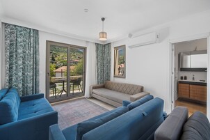 Free minibar items, bed sheets